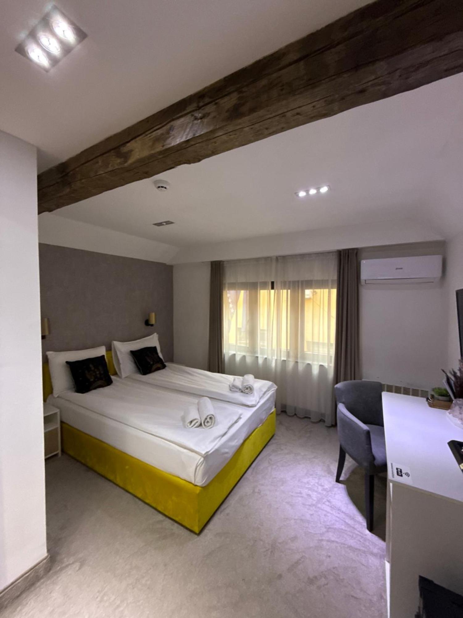 Deluxe Nortel Hotel ซาราเยโว ภายนอก รูปภาพ