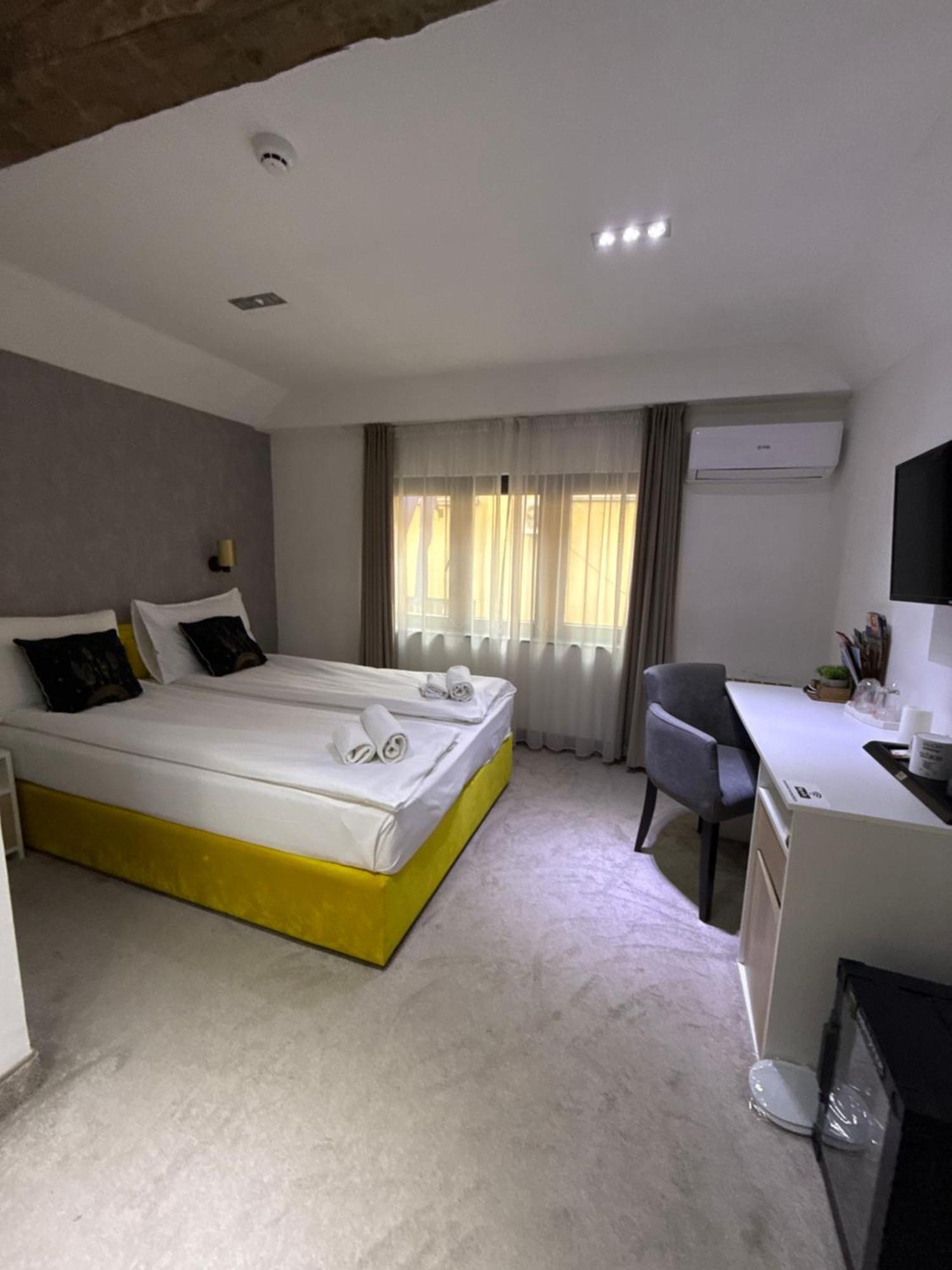 Deluxe Nortel Hotel ซาราเยโว ภายนอก รูปภาพ