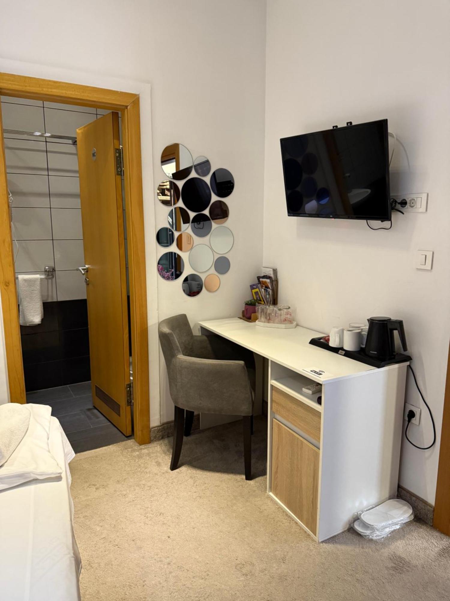 Deluxe Nortel Hotel ซาราเยโว ภายนอก รูปภาพ