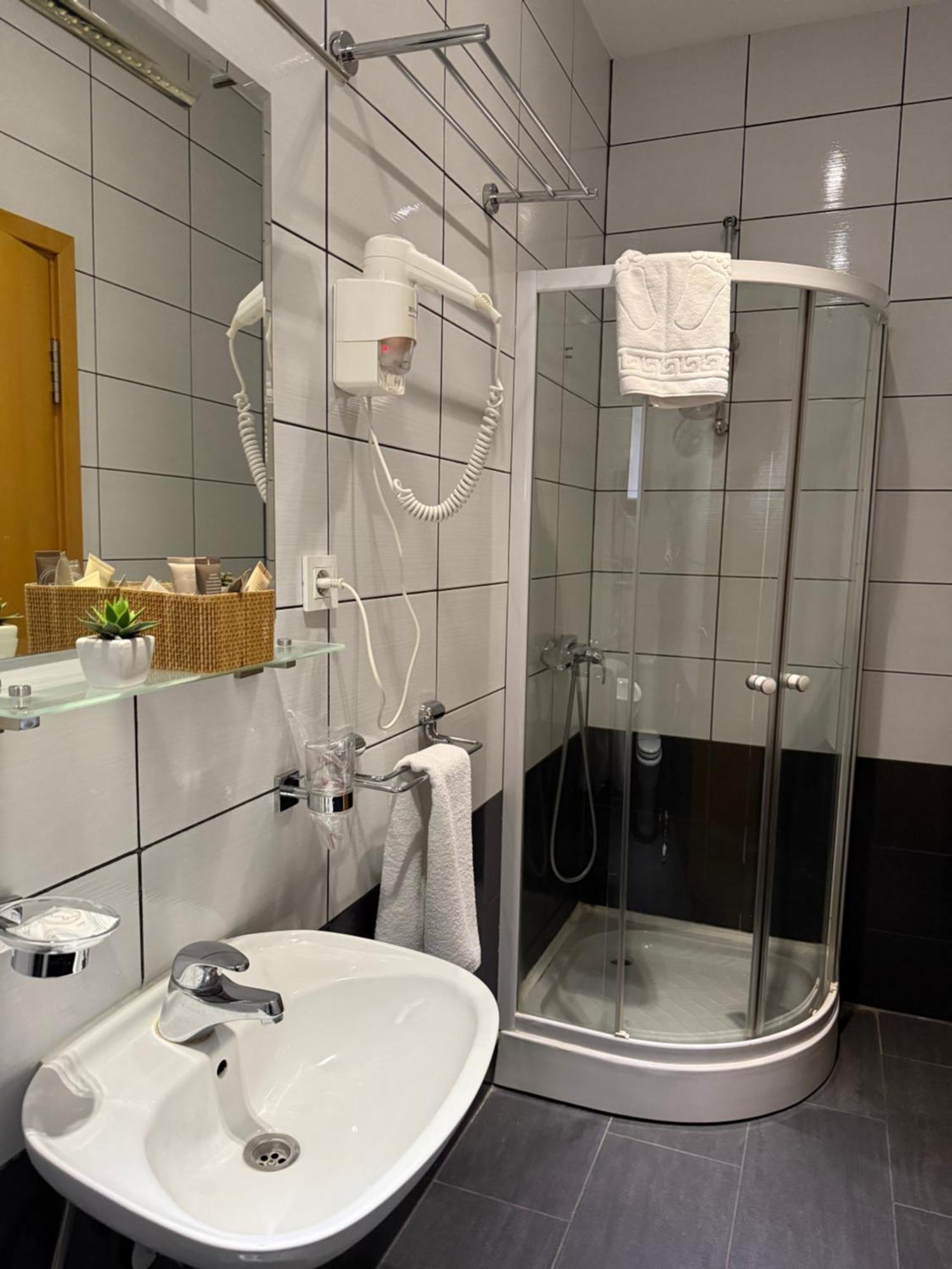 Deluxe Nortel Hotel ซาราเยโว ภายนอก รูปภาพ